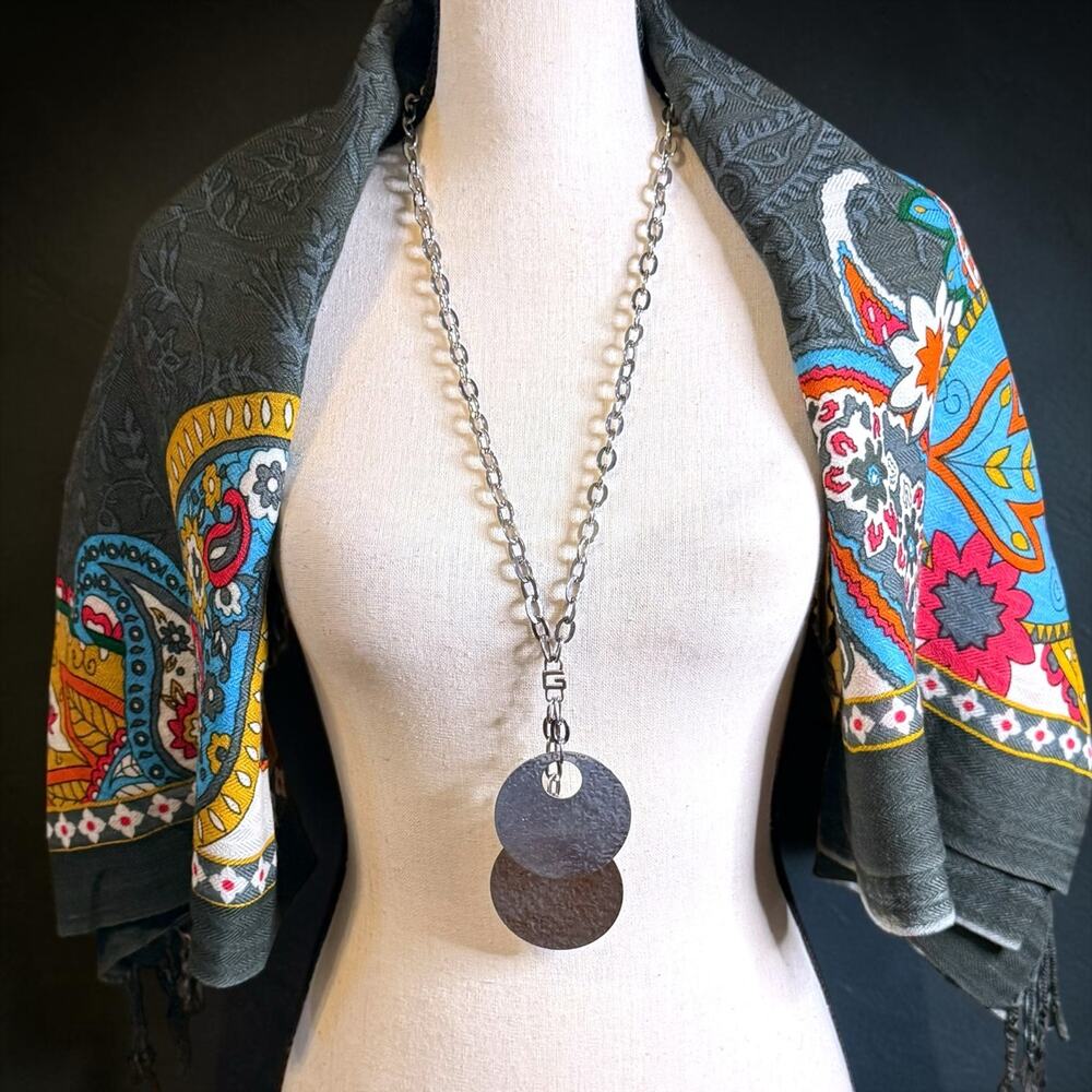 VTG Guess Statement Necklace Womens Silver Tone Hammered Pendants Long Size 30”